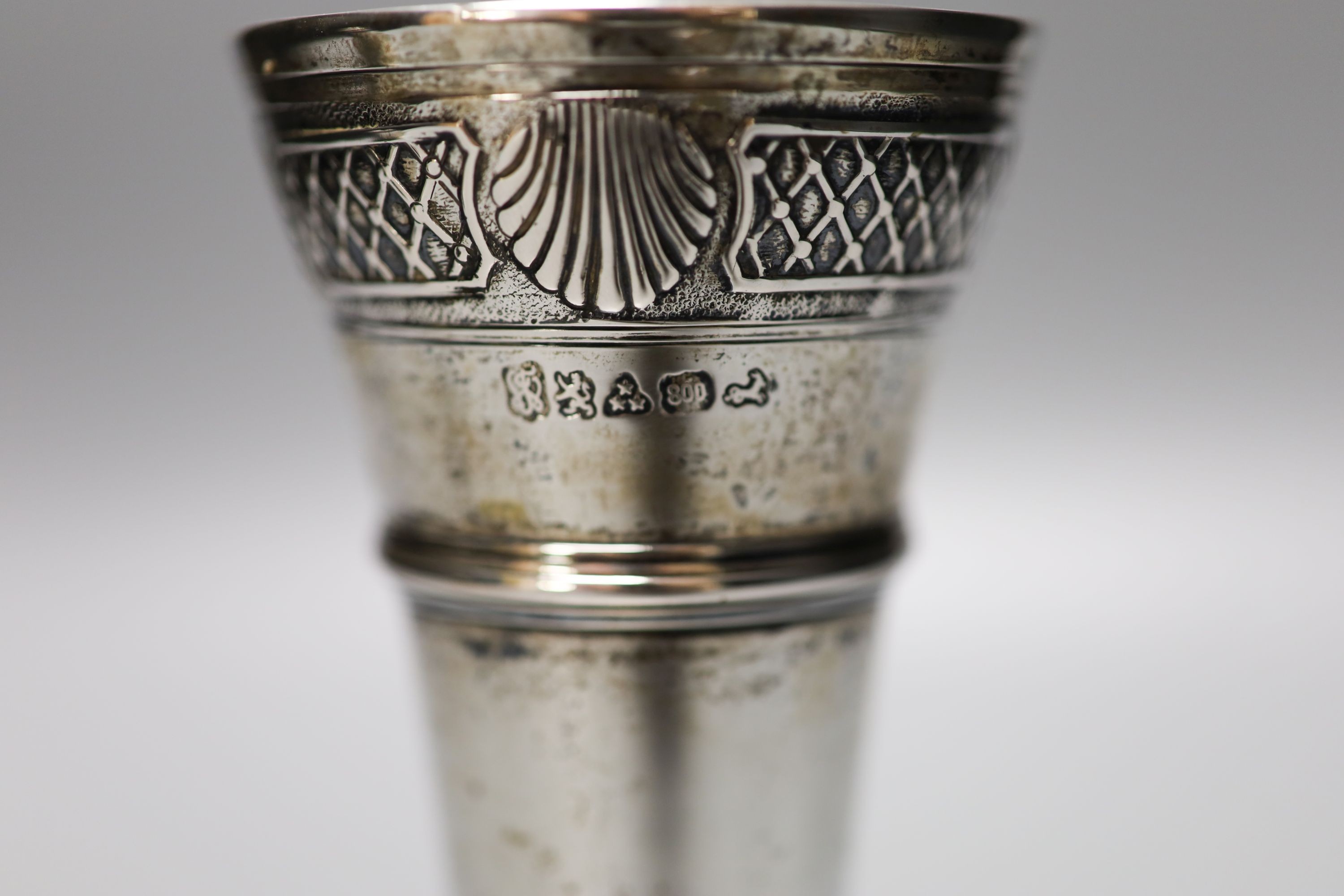 An Edwardian silver mounted desk calendar/timepiece, Birmingham, 1908, height 12.5cm and a Hanau 800 standard spill vase.